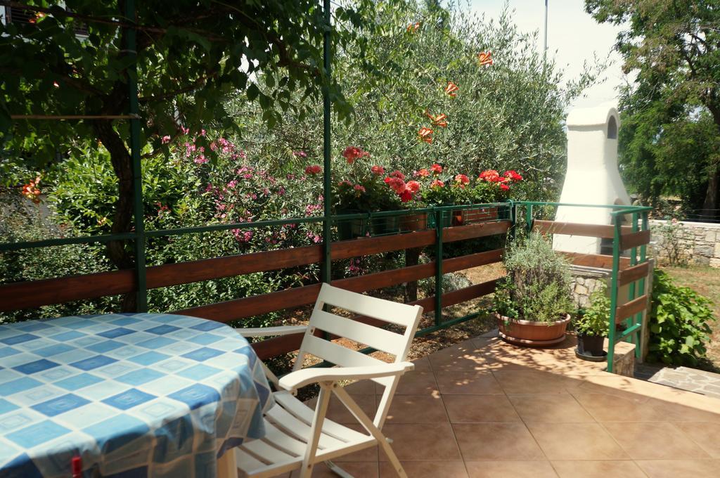 Studio And Apartment Nadia With Garden Poreč Chambre photo