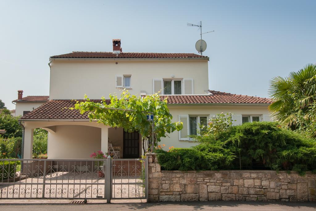 Studio And Apartment Nadia With Garden Poreč Extérieur photo