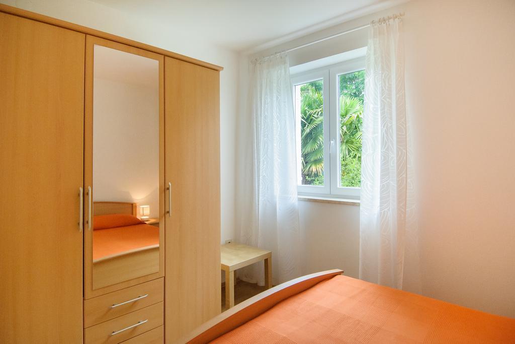 Studio And Apartment Nadia With Garden Poreč Extérieur photo