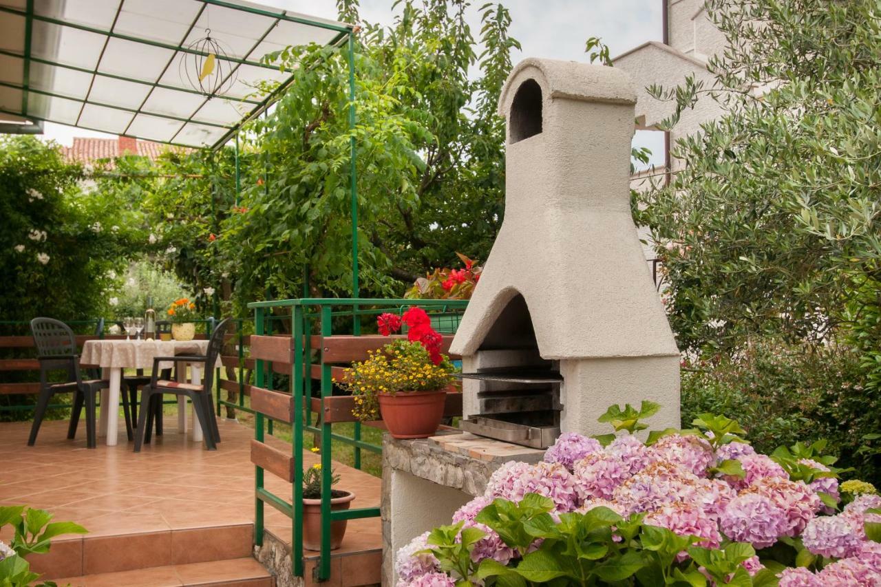 Studio And Apartment Nadia With Garden Poreč Extérieur photo